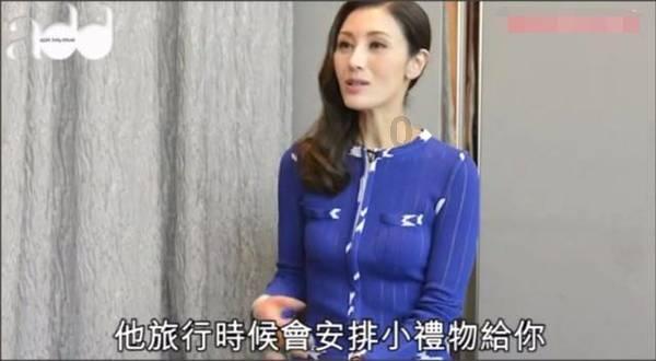 我让喜欢我的女生穿好看点，她不情愿，怎么让她听话点？游戏画面